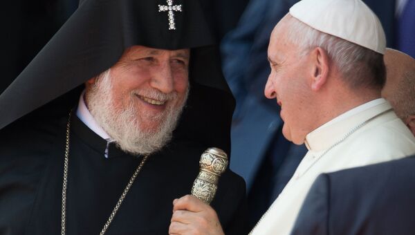 Католикос всех армян Гарегин II и папа римский Франциск в Армении