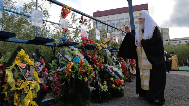 Патриарх Московский и всея Руси Кирилл во время панихиды по погибшим 25-го февраля шахтерам шахты Северная в Воркуте