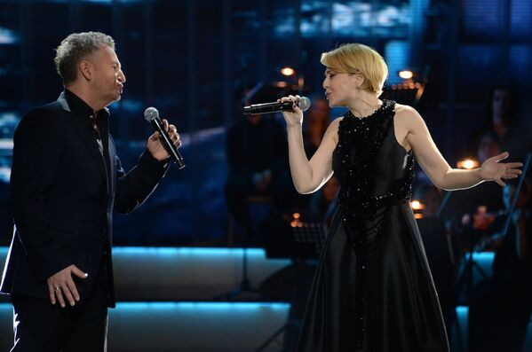 Певцы Леонид Агутин и Анжелика Варум выступают на первой Российской национальной музыкальной премии