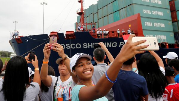 Торжественный проход первого судна через расширенный Панамский канал со стороны Атлантического океана. 26 июня 2016