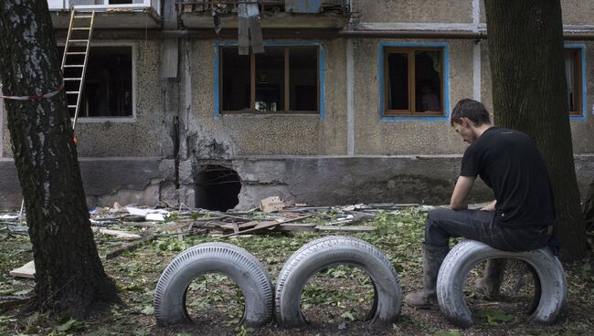 Последствия обстрелов. Архивное фото