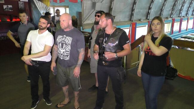 Монсон в Луганске посетил музей ВОВ и сфотографировался с Ночными волками