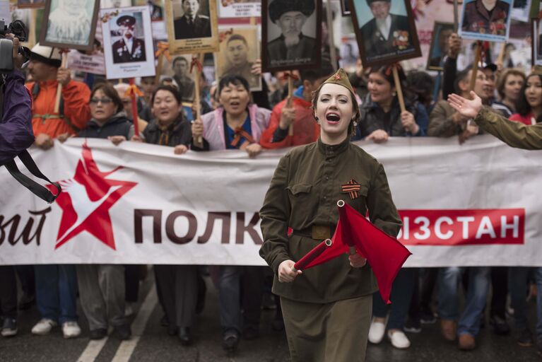 Акция Бессмертный полк в честь празднования 71-й годовщины Победы в Великой Отечественной войне в Бишкеке