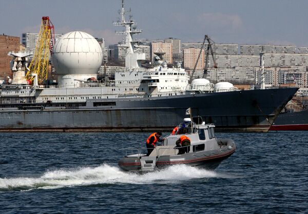 Корабль измерительного комплекса Маршал Крылов в бухте Золотой Рог во Владивостоке Корабль измерительного комплекса Маршал Крылов в бухте Золотой Рог во Владивостоке