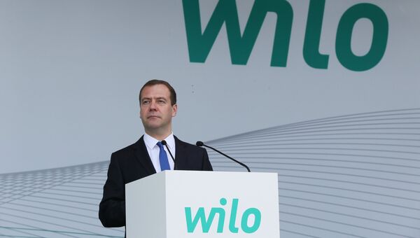 Председатель правительства РФ Дмитрий Медведев на церемонии открытия завода по производству насосного оборудования компании Wilo. 28 июня 2016