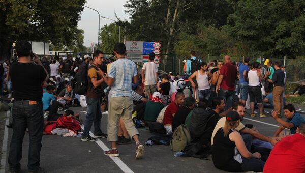 Беженцы на сербской границе ждут возможности перейти на венгерскую сторону