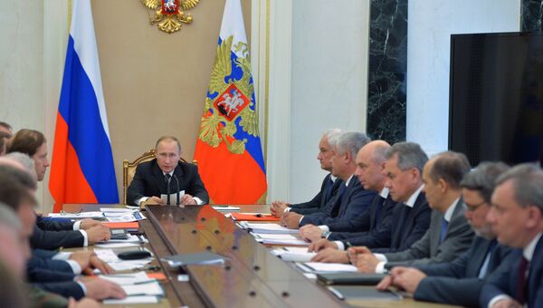 Президент РФ Владимир Путин проводит в Кремле совещание военно-промышленной комиссии. 28 июня 2016