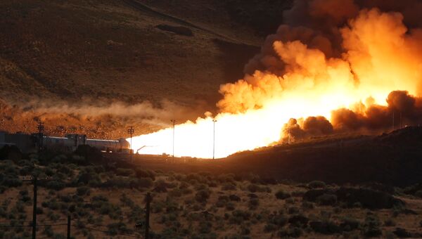Тестовый запуск твердотопливного ускорителя строящейся американской ракеты SLS. 28 июня 2016