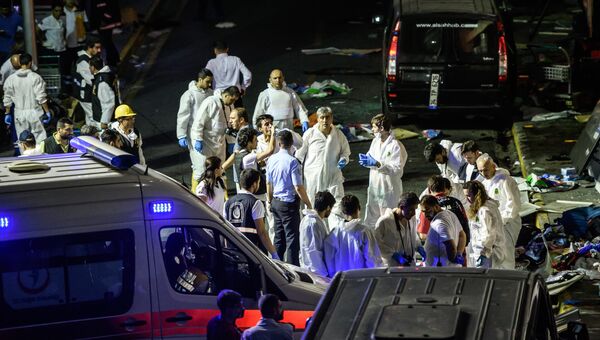 На месте теракта в аэропорту Стамбула. 29 июня 2016