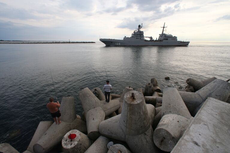 Большой десантный корабль Иван Грен вышел в море на ходовые испытания