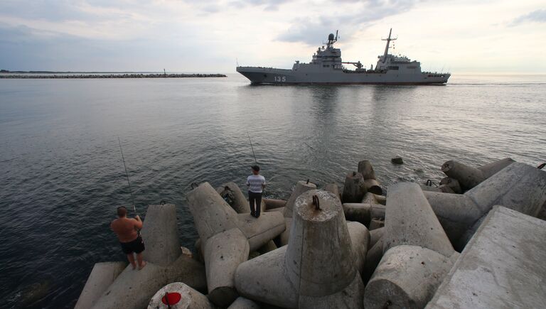 Большой десантный корабль Иван Грен вышел в море на ходовые испытания