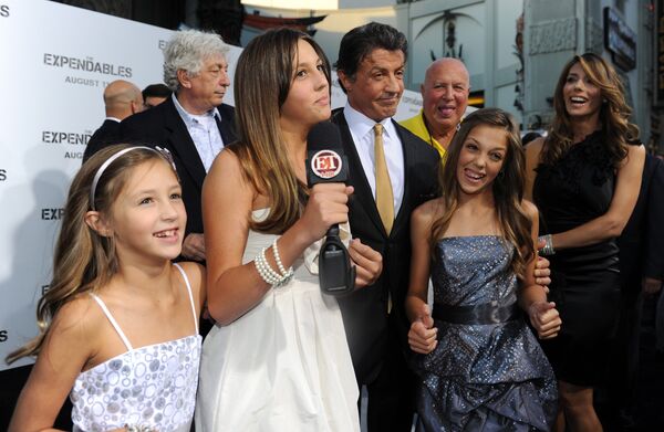 Сильвестр Сталлоне с семьей на премьере фильма Неудержимые в Лос-Анджелесе