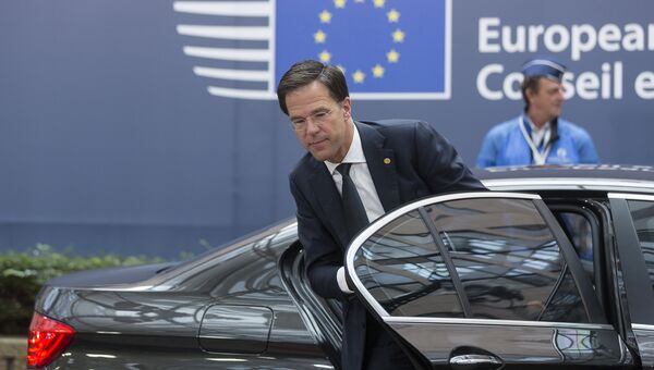 Голландский премьер-министр Марк Рютте перед началом пленарного заседания второго дня саммита ЕС в Брюсселе