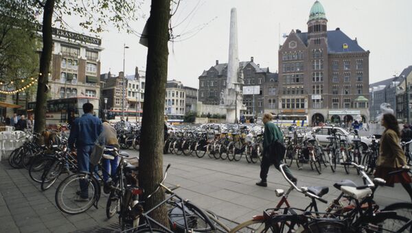 Площадь Дам в Амстердаме, архивное фото