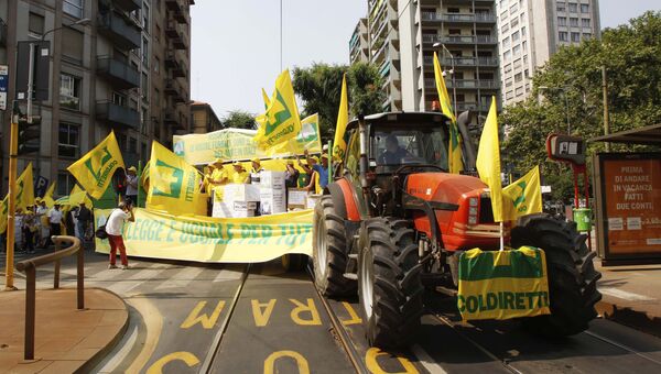 Члены ассоциации итальянских сельхозпроизводителей Coldiretti проводят демонстрацию в защиту своей продукции. Архивное фото