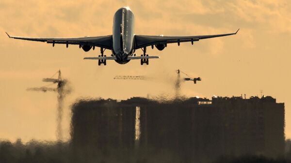 Самолет Airbus A330 авиакомпании Аэрофлот совершает взлет в международном аэропорту Шереметьево.