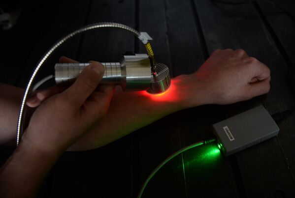 Волоконно-оптическое устройство с электронной системой охлаждения «Электронный кулер»