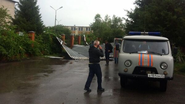 Сотрудники МЧС ликвидируют последствия проливных дождей в Краснодарском крае