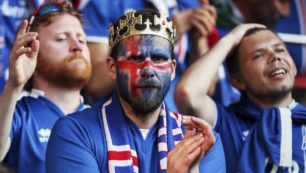 Болельщики сборной Исландии во время матча 1/8 финала чемпионата Европы по футболу - 2016 между сборными командами Англии и Исландии. Архивное фото