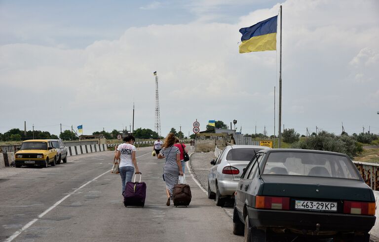 Украинский пункт пропуска Чонгар на границе с Россией Украинский пункт пропуска Чонгар на границе с Россией