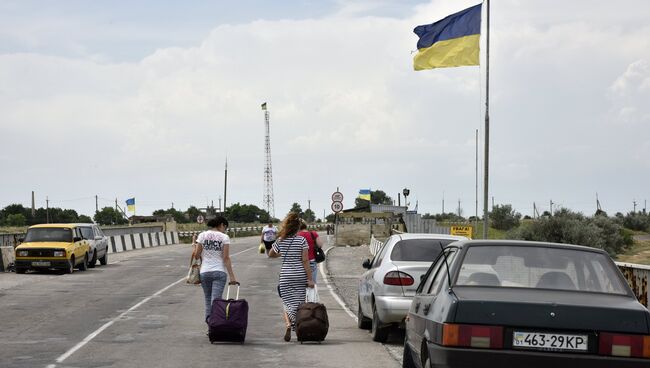 Автомобильный пункт пропуска Джанкой на российско-украинской границе. Архивное фото