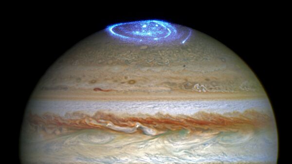 Полярное сияние на Юпитере, полученное с помощью телескопа Хаббл. Архивное фото
