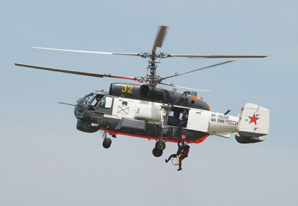 Отработка спасательной операции с применением вертолета Ка-27ПС на конкурсе летных экипажей морской авиации ВМФ Морской ас-2016