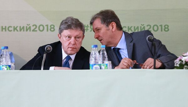 Григорий Явлинский и Сергей Иваненко во время предвыборного съезда партии Яблоко