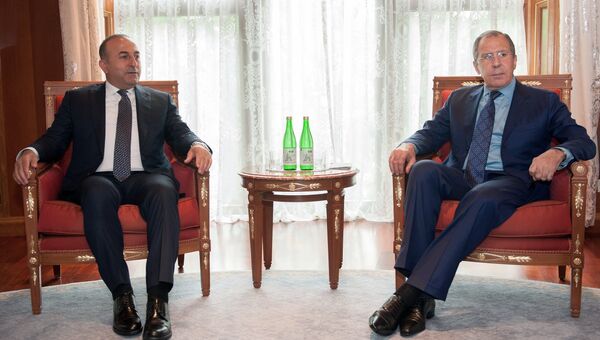 Министр иностранных дел Российской Федерации Сергей Лавров (справа) и министр иностранных дел Турции Мевлют Чавушоглу. Архивное фото