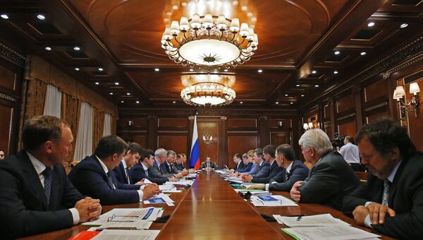 Председатель правительства РФ Дмитрий Медведев проводит в подмосковной резиденции Горки совещание по улучшению инвестиционного климата. 1 июля 2016