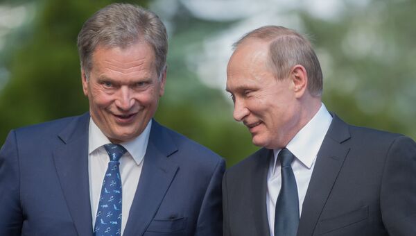 Президент РФ Владимир Путин и президент Финляндской Республики Саули Ниинистё во время встречи в Наантали. 1 июля 2016