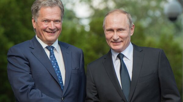 Президент РФ Владимир Путин и президент Финляндской Республики Саули Ниинистё во время встречи в Наантали. 1 июля 2016