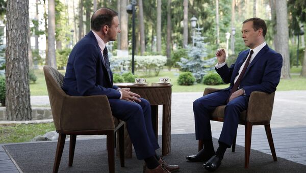 Дмитрий Медведев во время интервью ведущему программы Вести в субботу Сергею Брилеву