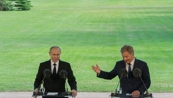 Президент РФ Владимир Путин и президент Финляндской Республики Саули Ниинистё во время совместной пресс-конференции по итогам встречи в Наантали