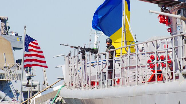 Флагман ВМС Украины — сторожевой корабль проекта 1135 Гетман Сагайдачный и ракетный эсминец ВМС США Дональд Кук