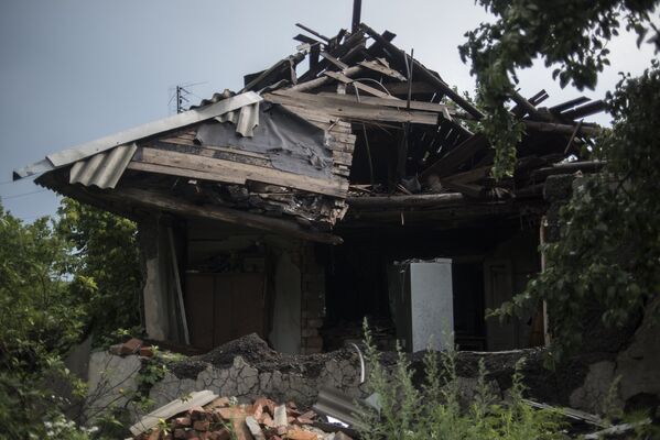 Один из домов в Горловке, разрушенный в результате обстрела