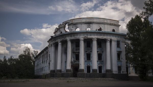 Здание завода, разрушенное в результате обстрела в Горловке. Архивное фото