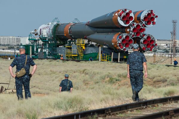 Вывоз ракеты-носителя Союз- ФГ с пилотируемым кораблем Союз-МС на стартовую площадку