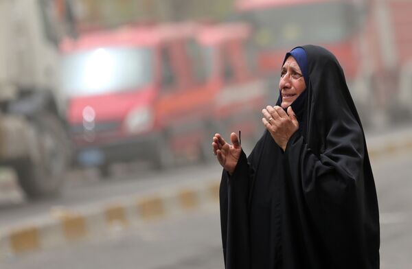 Женщина на месте террористического акта в Багдаде. 3 июля 2016