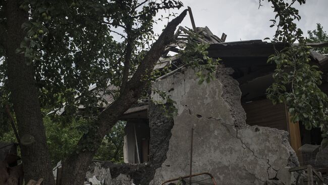 Один из домов в Горловке, разрушенный в результате обстрела