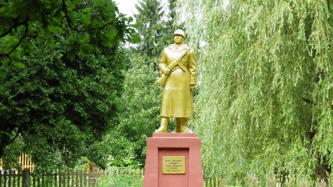 Памятник павшим советским солдатам в Субате, Латвия. Архивное фото