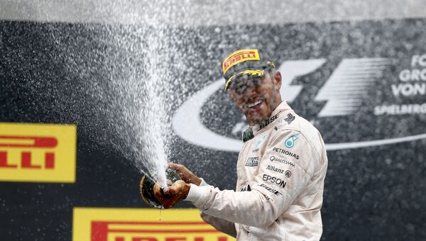 Британский гонщик Льюис Хэмилтон выиграл Гран-при Формулы-1 в Австрии