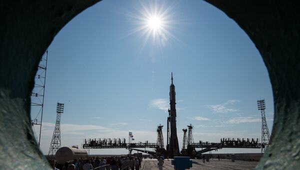 Установка ракеты-носителя Союз- ФГ на стартовую площадку космодрома Байконур. Архивное фото