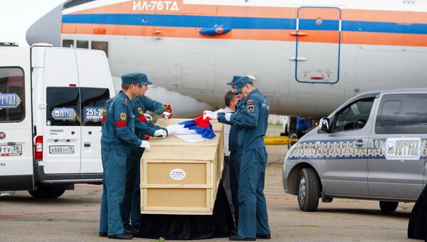 Церемония прощания с экипажем разбившегося самолёта МЧС РФ Ил-76. Архивное фото