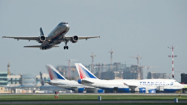 Самолет Airbus A320 авиакомпании Аэрофлот совершает взлет в международном аэропорту Шереметьево. Архивное фото
