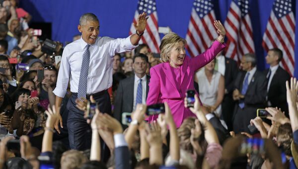 Хиллари Клинтон и Барак Обама на предвыборном митинге в городе Шарлотт