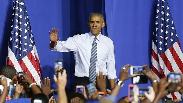 Президент США Барак Обама на предвыборном митинге кандидата в президенты Хиллари Клинтон в городе Шарлотт