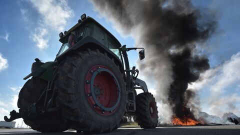 Протест французских фермеров против санкций в отношении России и роста цен на удобрения