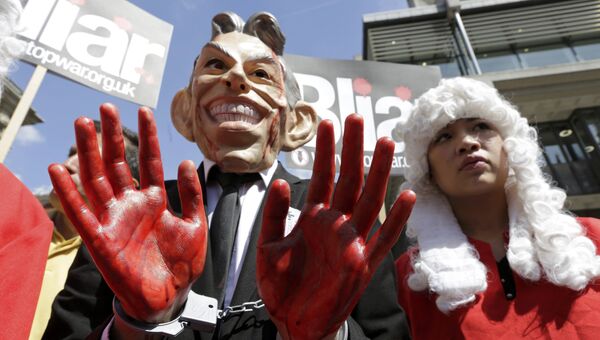 Участники митинга в Лондоне протестуют против действий правительства Тони Блэра