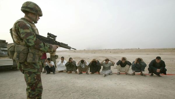 Британский солдат во время войны в Ираке. 24 марта 2003. Архивное фото
